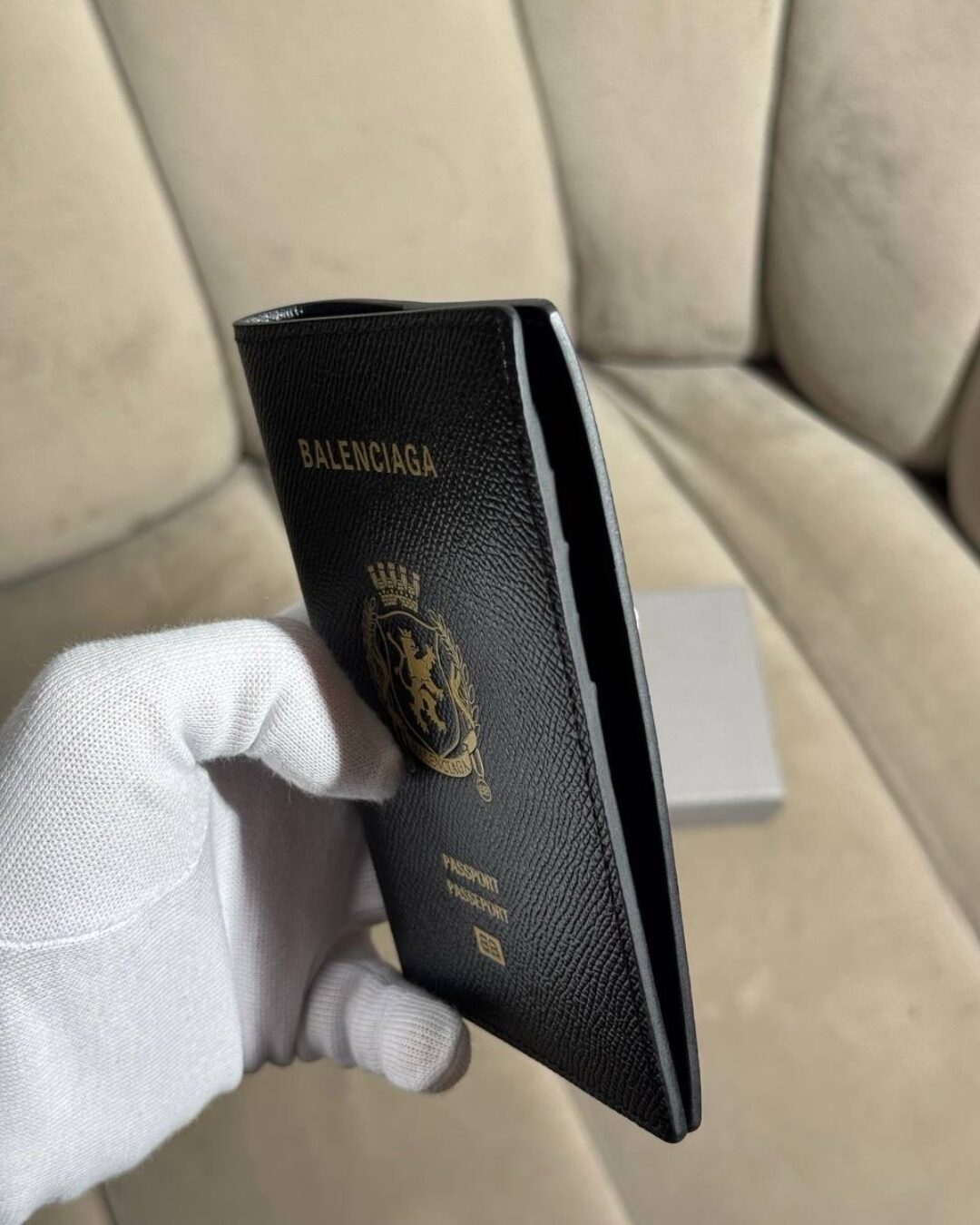 Обложка для паспорта Balenciaga
