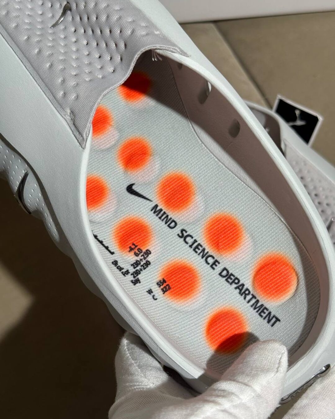 Тапки Nike Mind 001