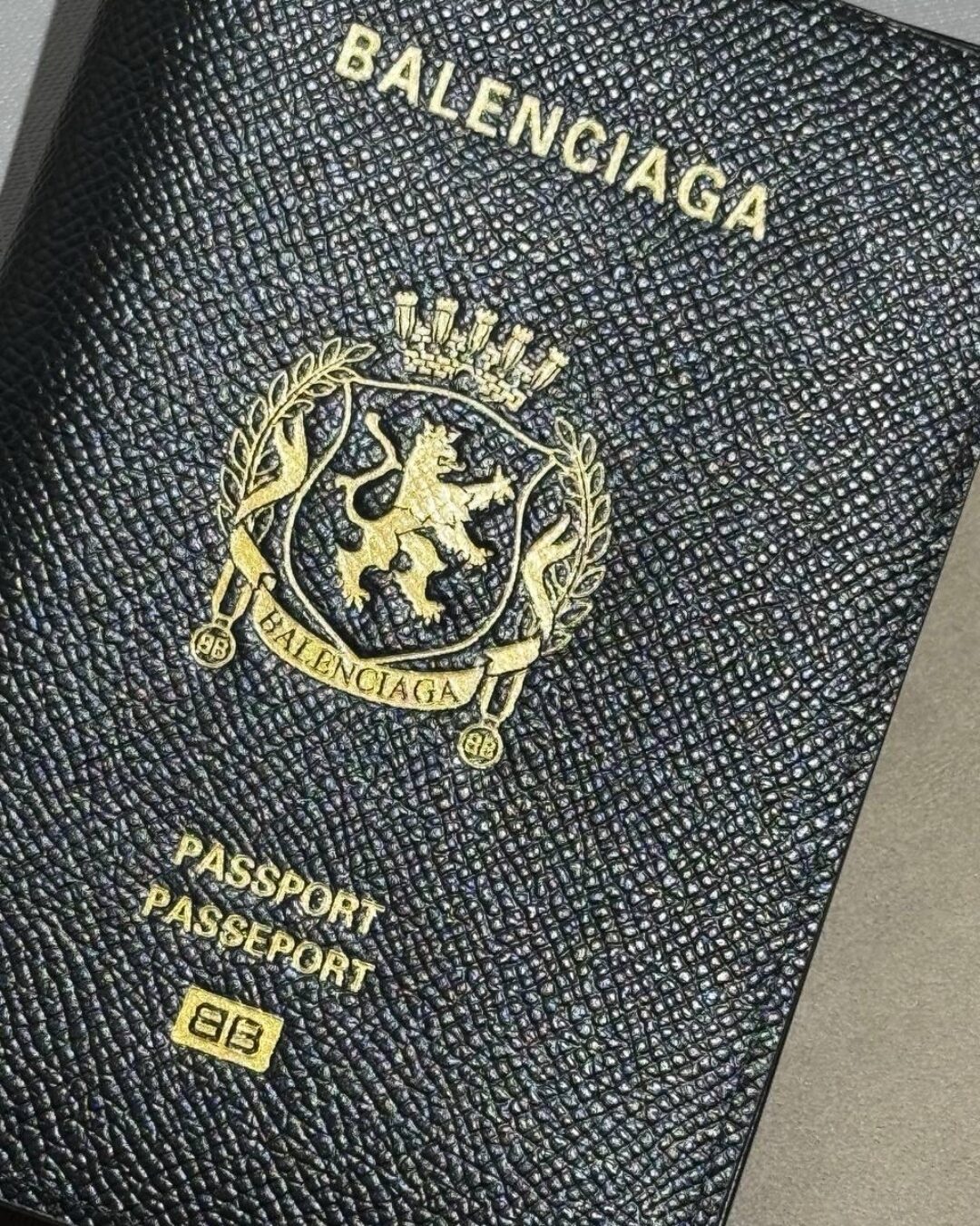 Обложка для паспорта Balenciaga