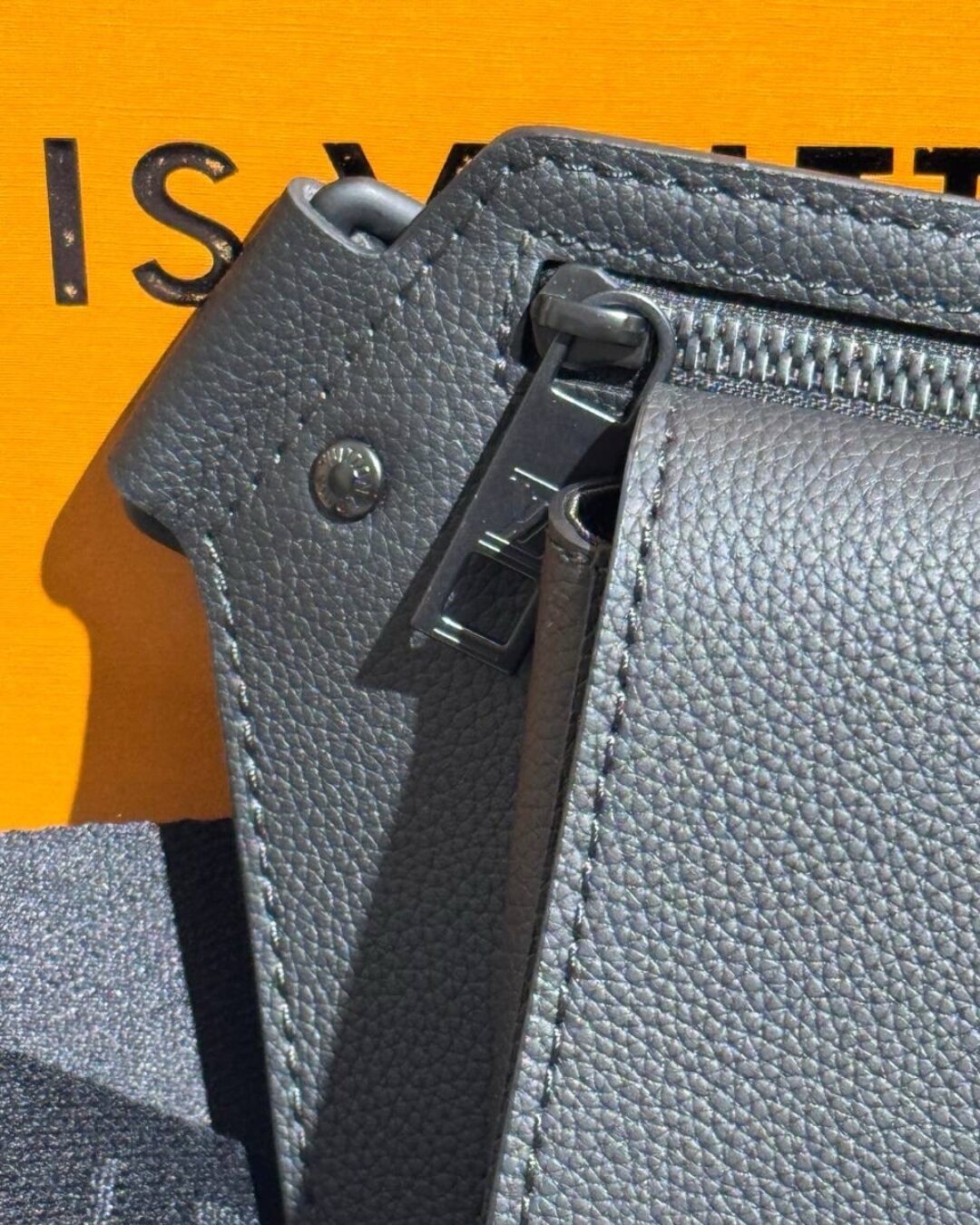 Сумка Louis Vuitton Aerogram Takeoff