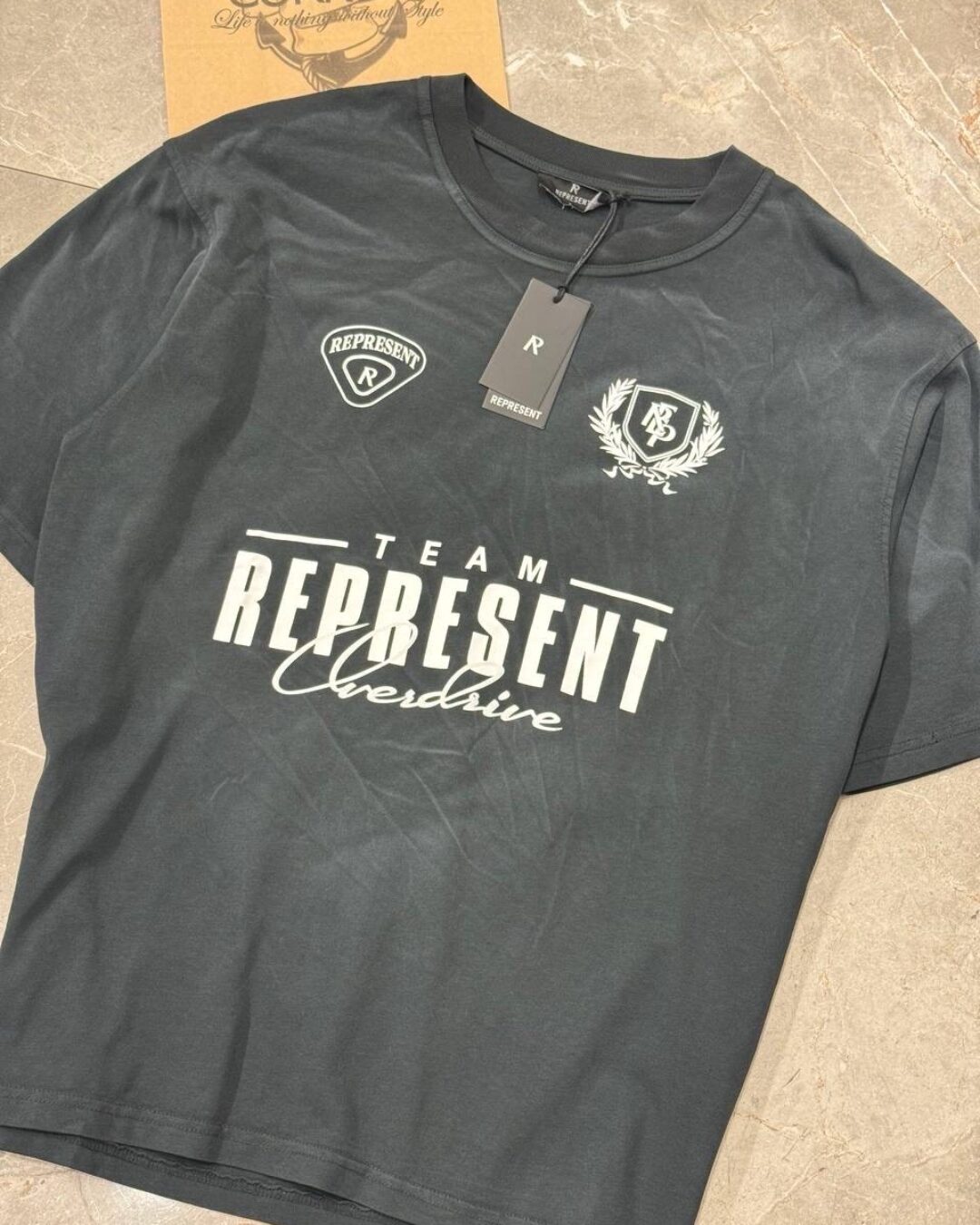 Футболка Represent