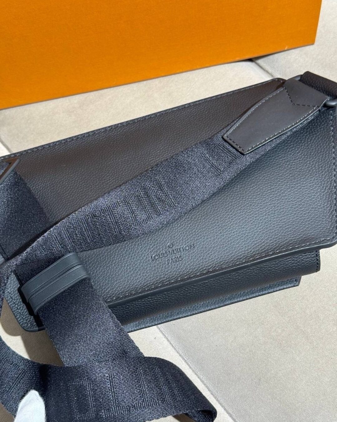 Сумка Louis Vuitton Aerogram Takeoff