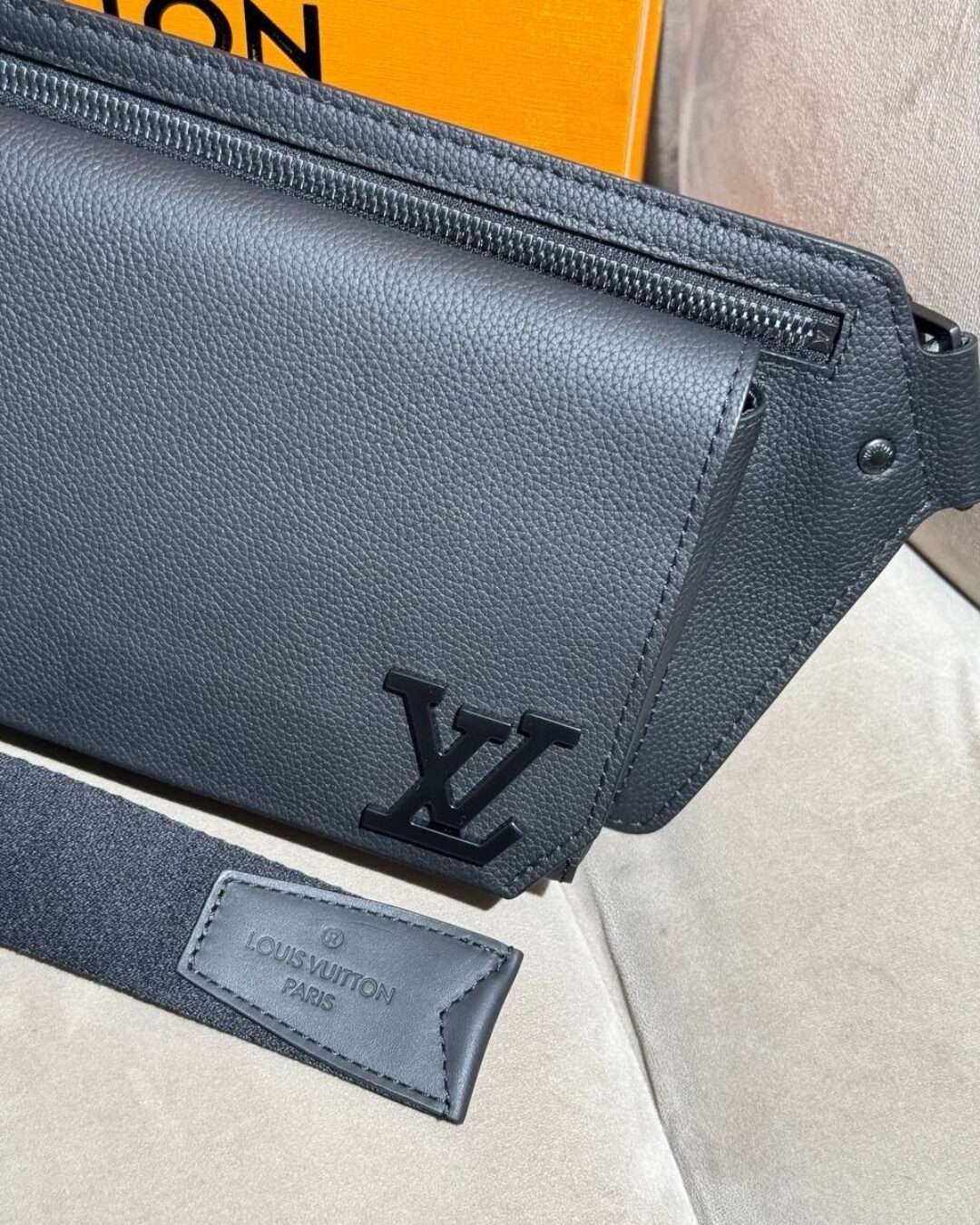Сумка Louis Vuitton Aerogram Takeoff