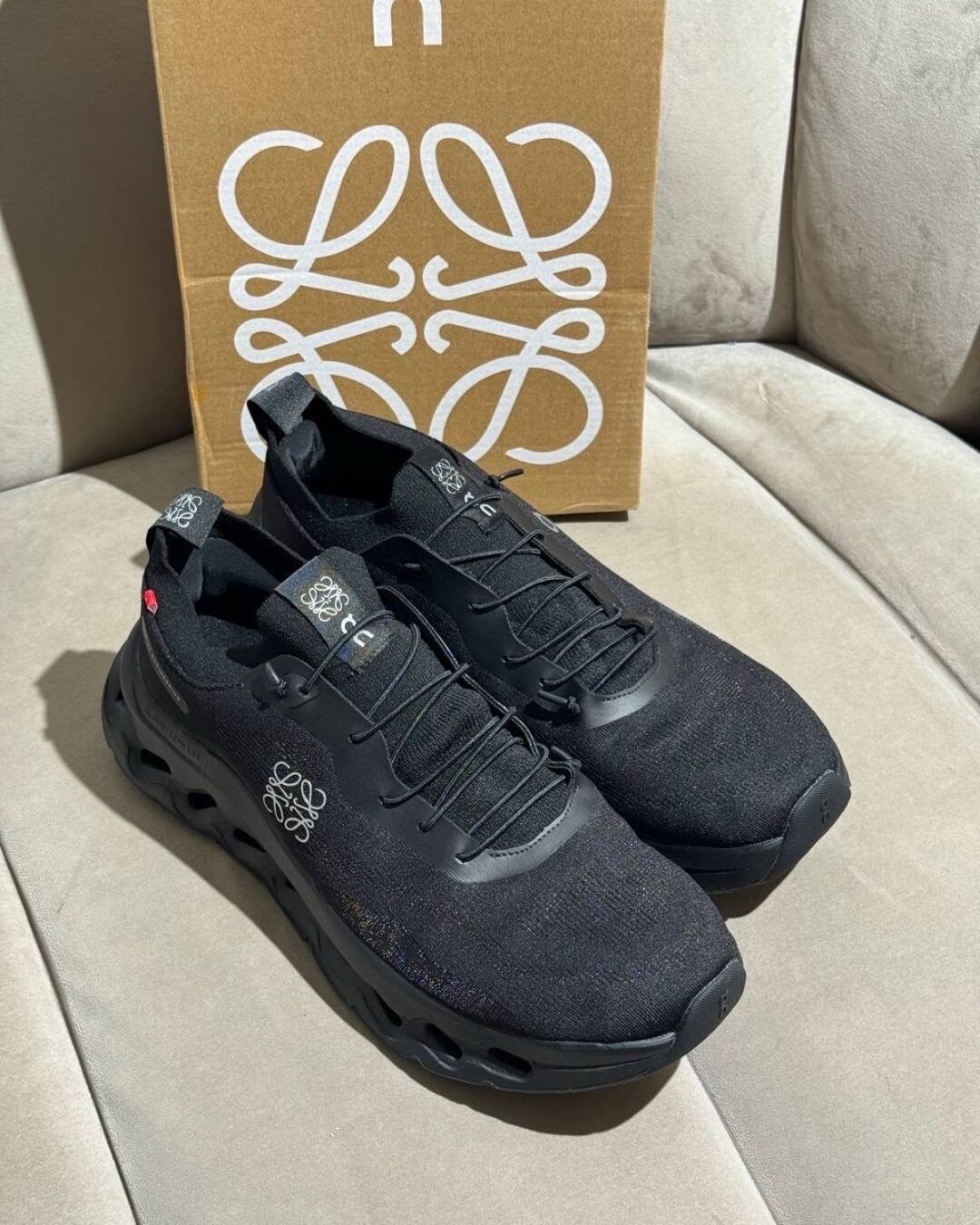 Кроссовки On x Loewe