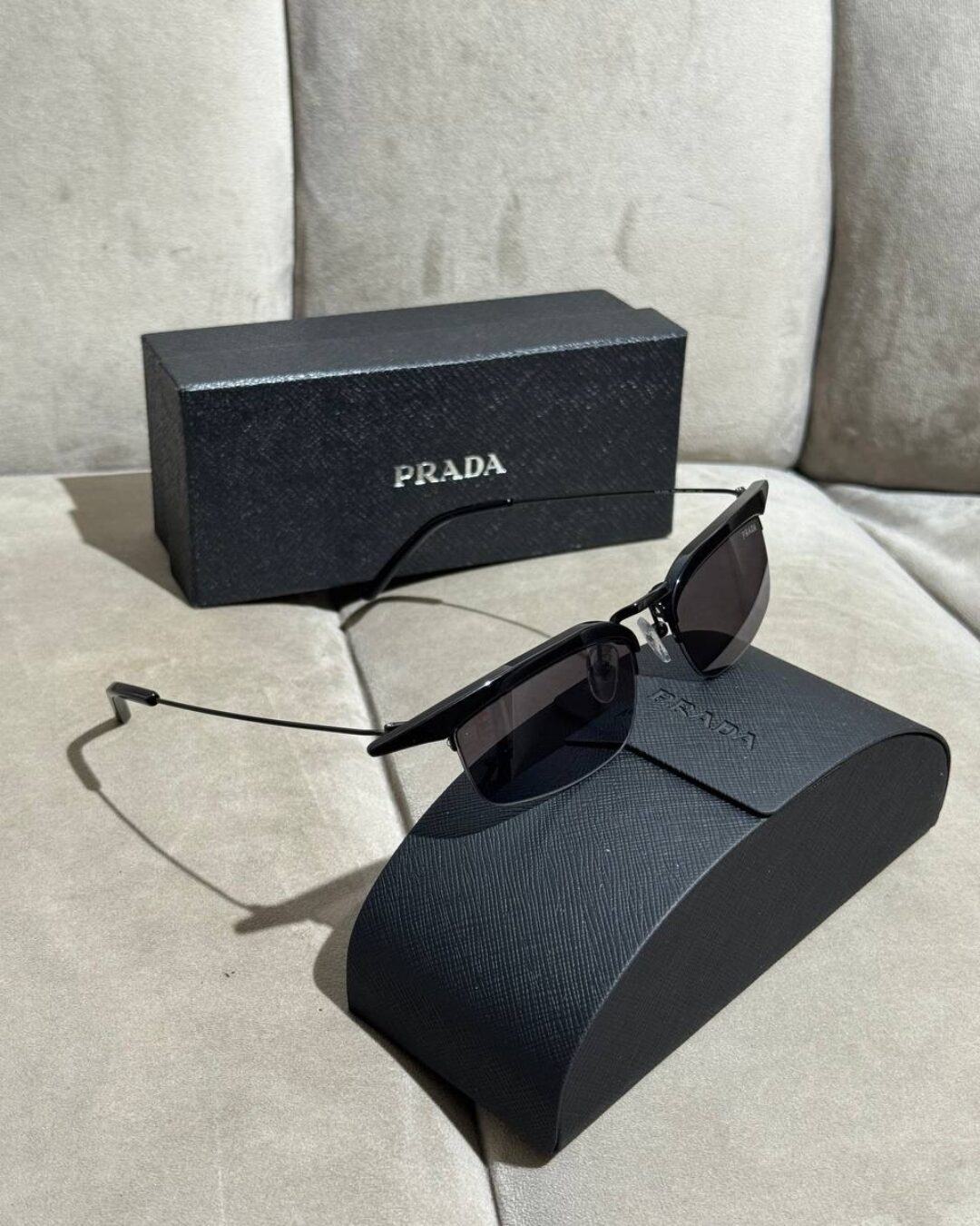 Очки Prada