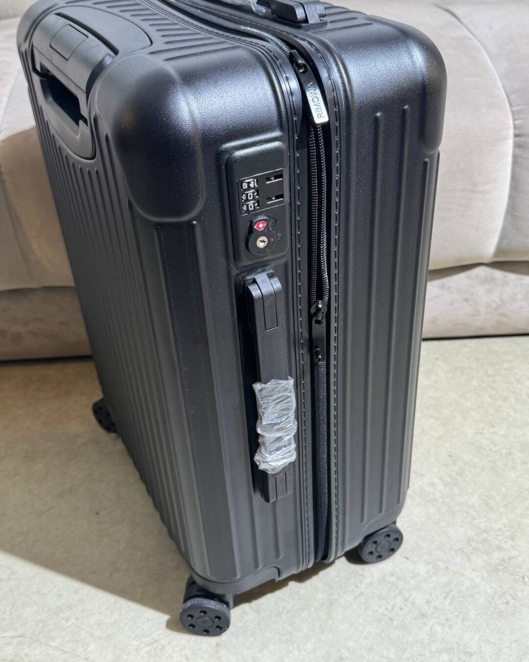 Чемодан Rimowa