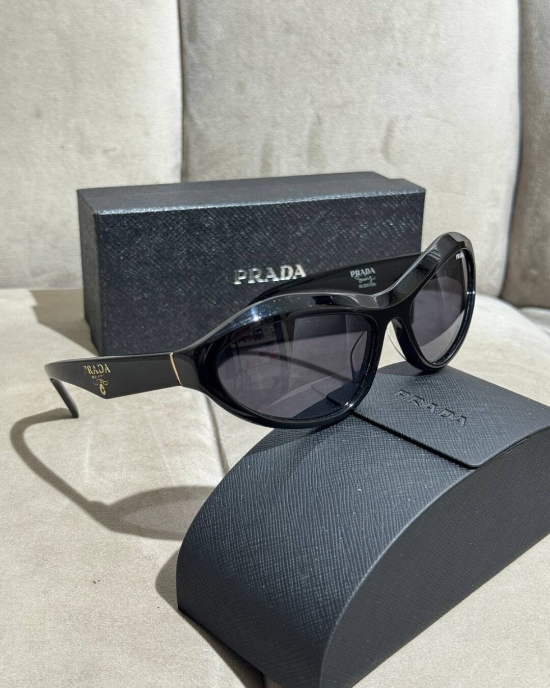 Очки Prada