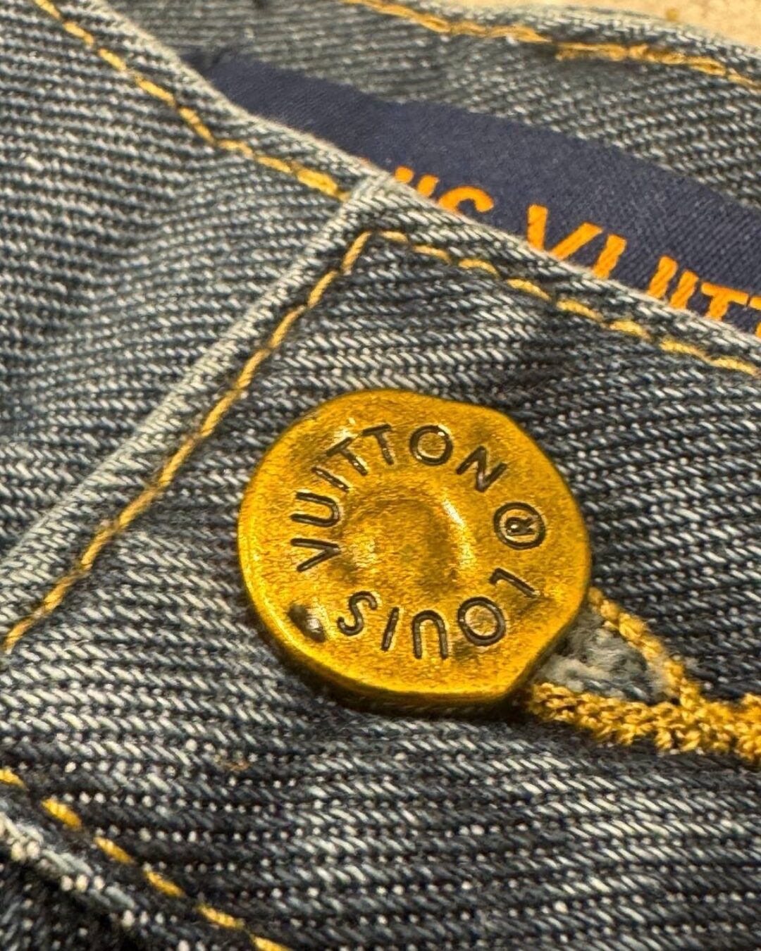 Джинсы Louis Vuitton