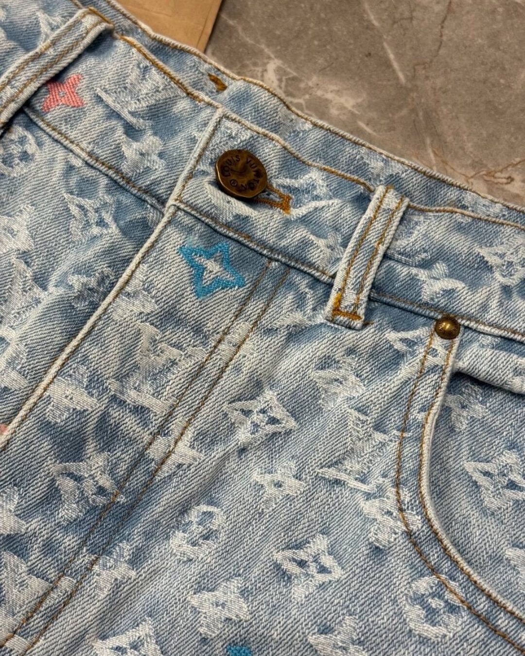 Джинсы Louis Vuitton