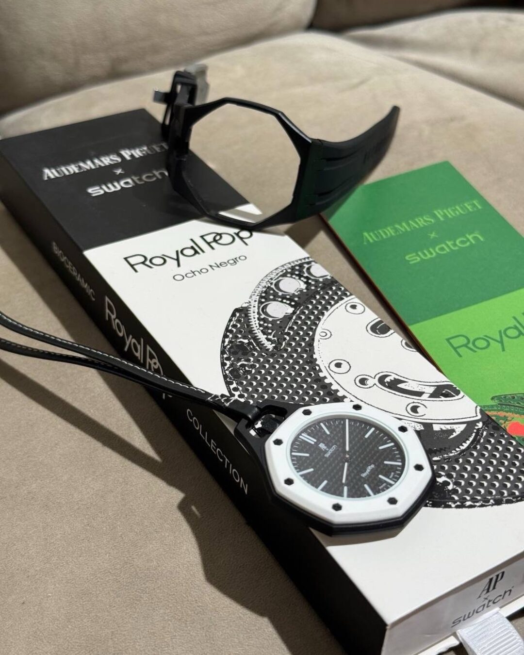 Часы Audemars Piguet x Swatch Royal Pop