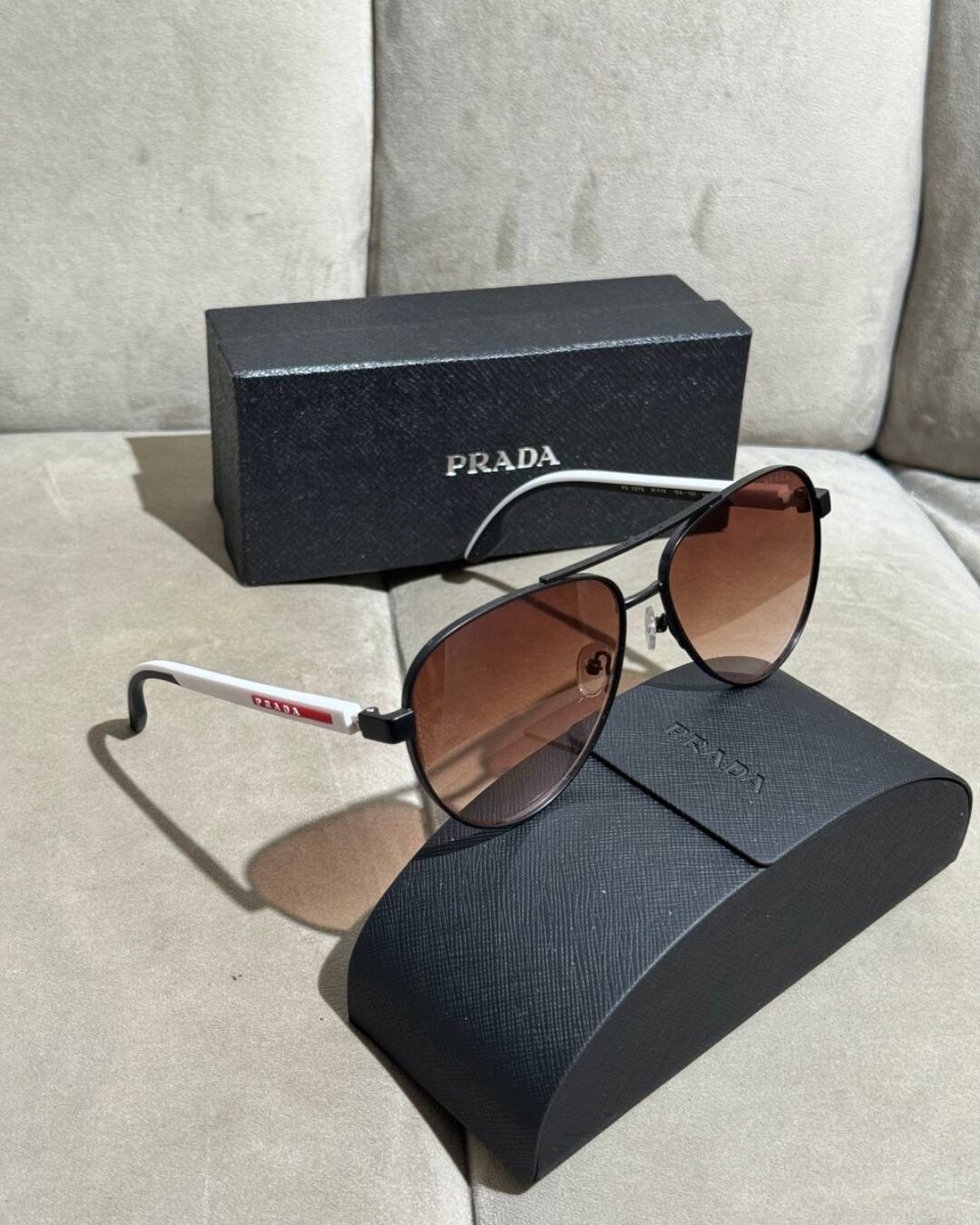 Очки Prada