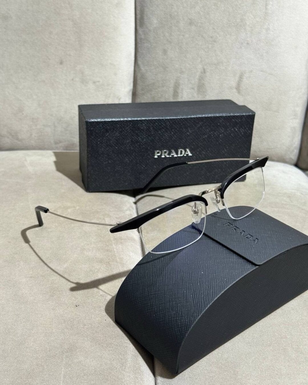 Очки Prada