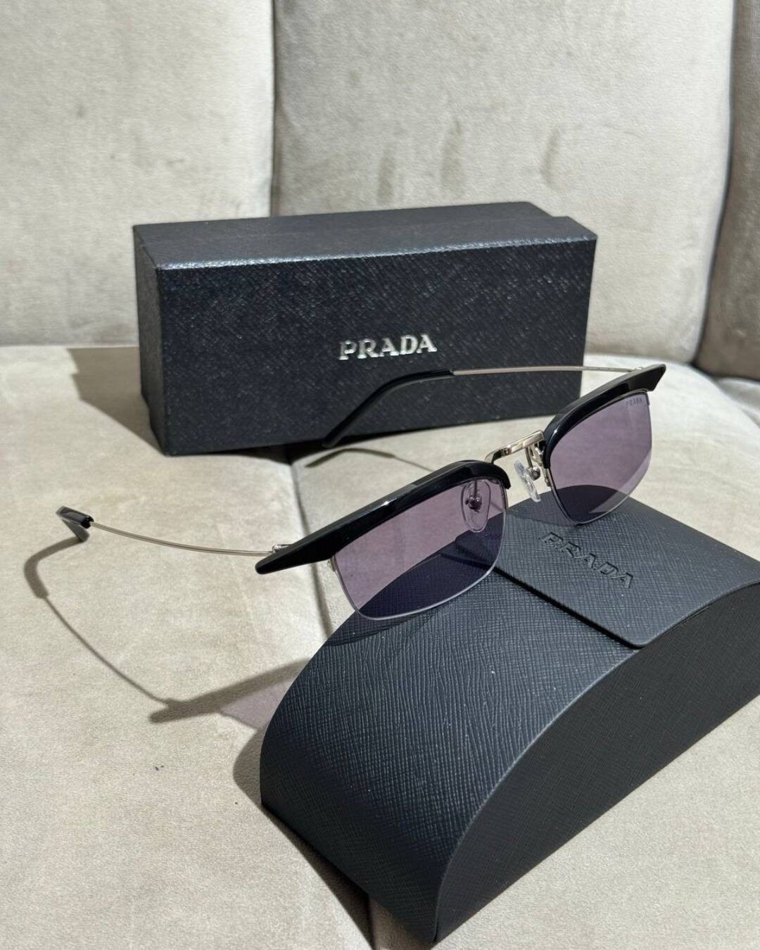 Очки Prada