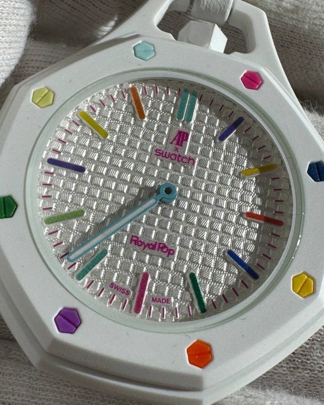 Часы Audemars Piguet x Swatch Royal Pop
