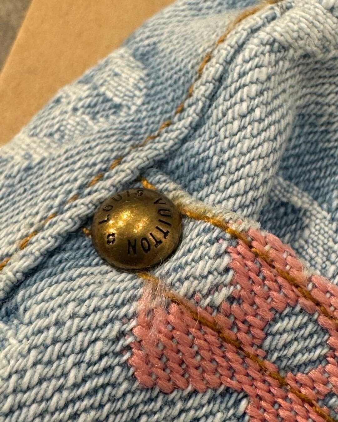 Джинсы Louis Vuitton