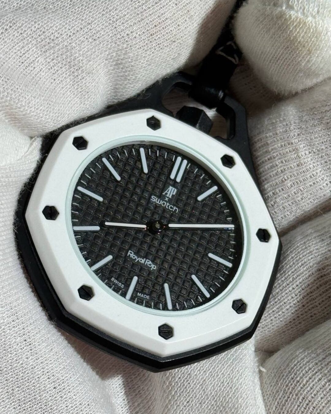 Часы Audemars Piguet x Swatch Royal Pop