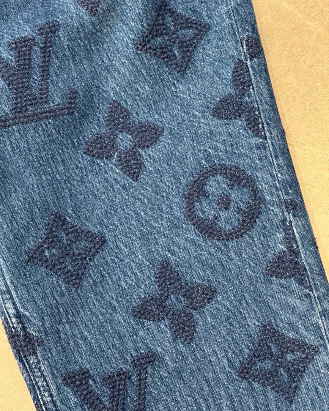 Джинсы Louis Vuitton