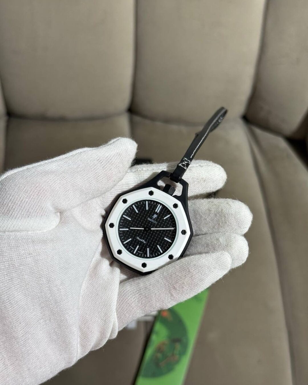 Часы Audemars Piguet x Swatch Royal Pop