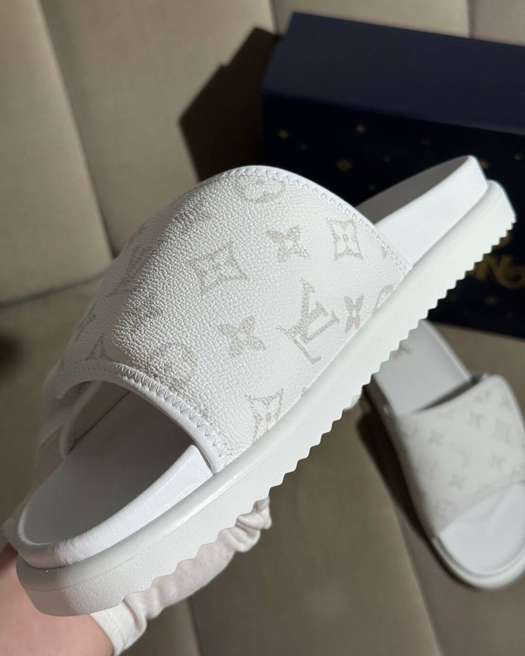 Тапки Louis Vuitton