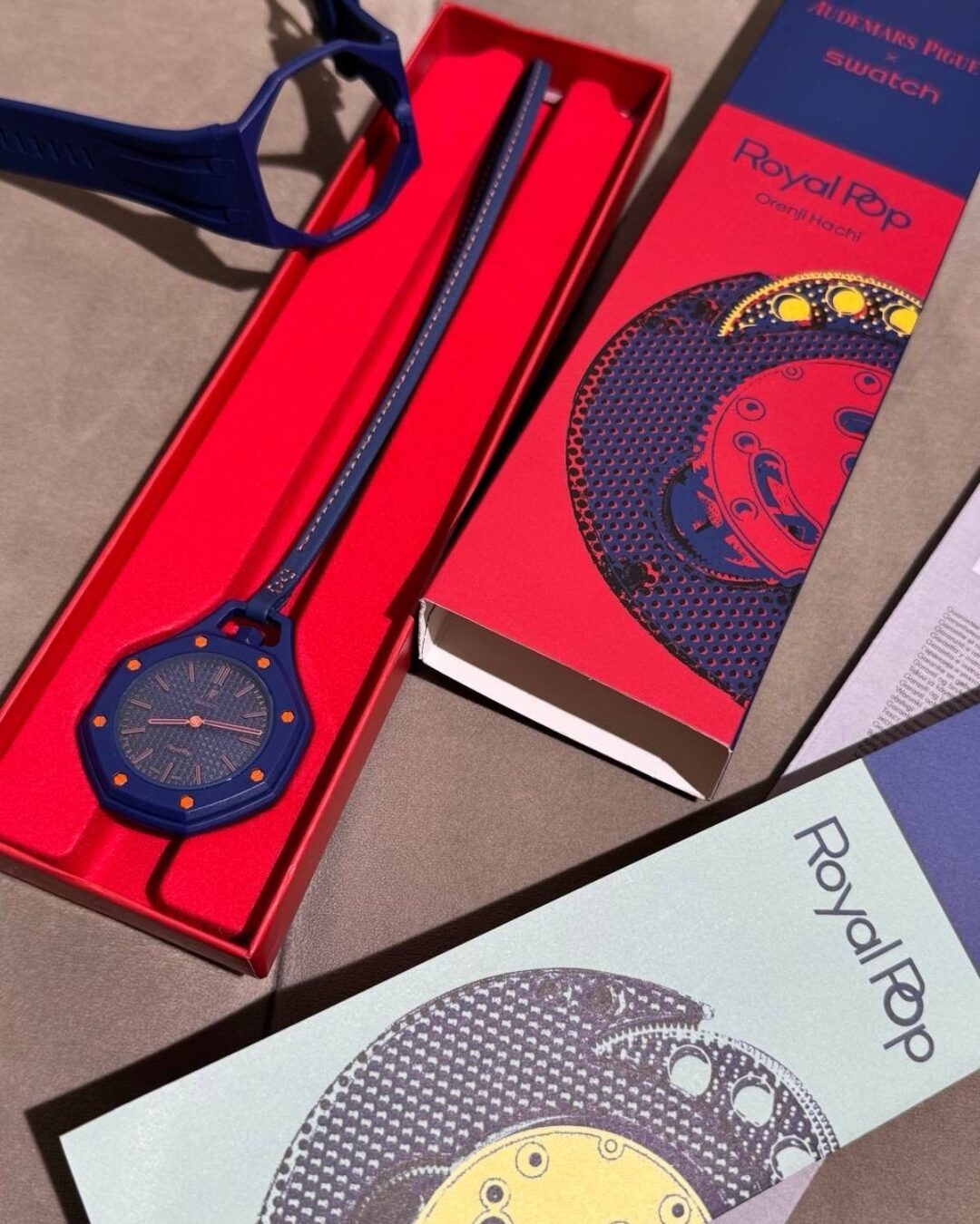 Часы Audemars Piguet x Swatch Royal Pop