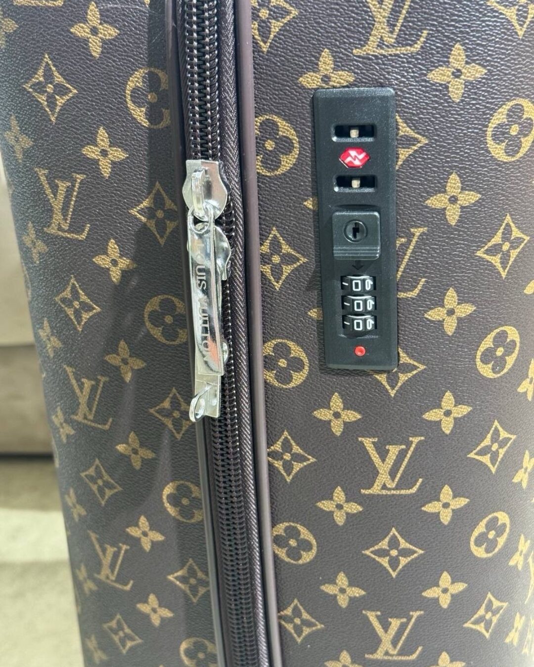 Чемодан Louis Vuitton