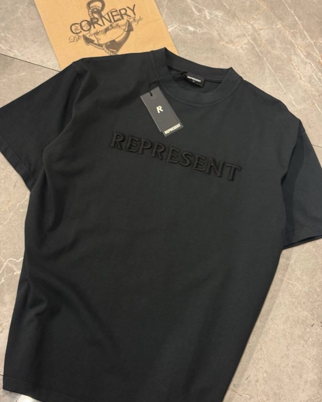 Футболка Represent