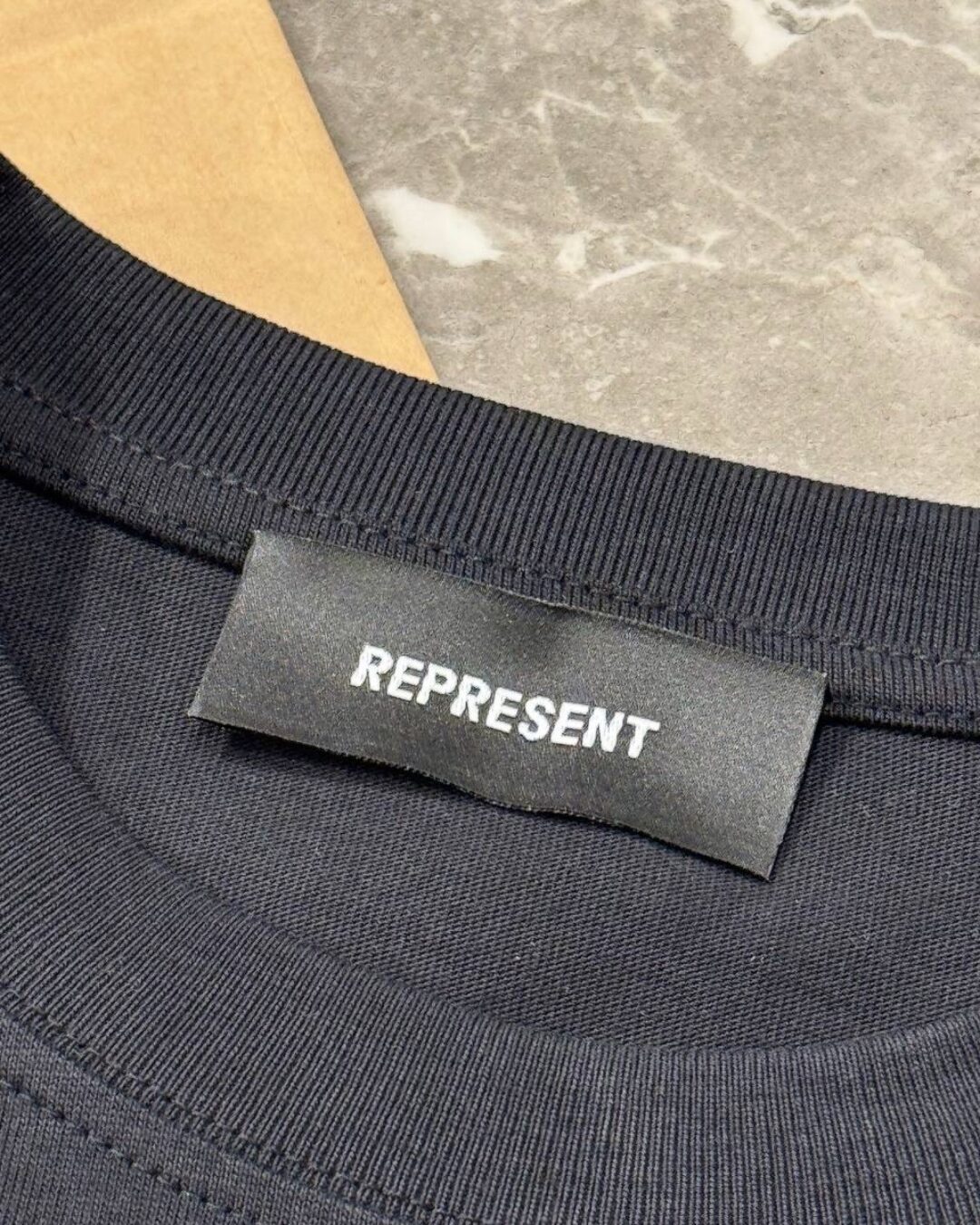 Футболка Represent