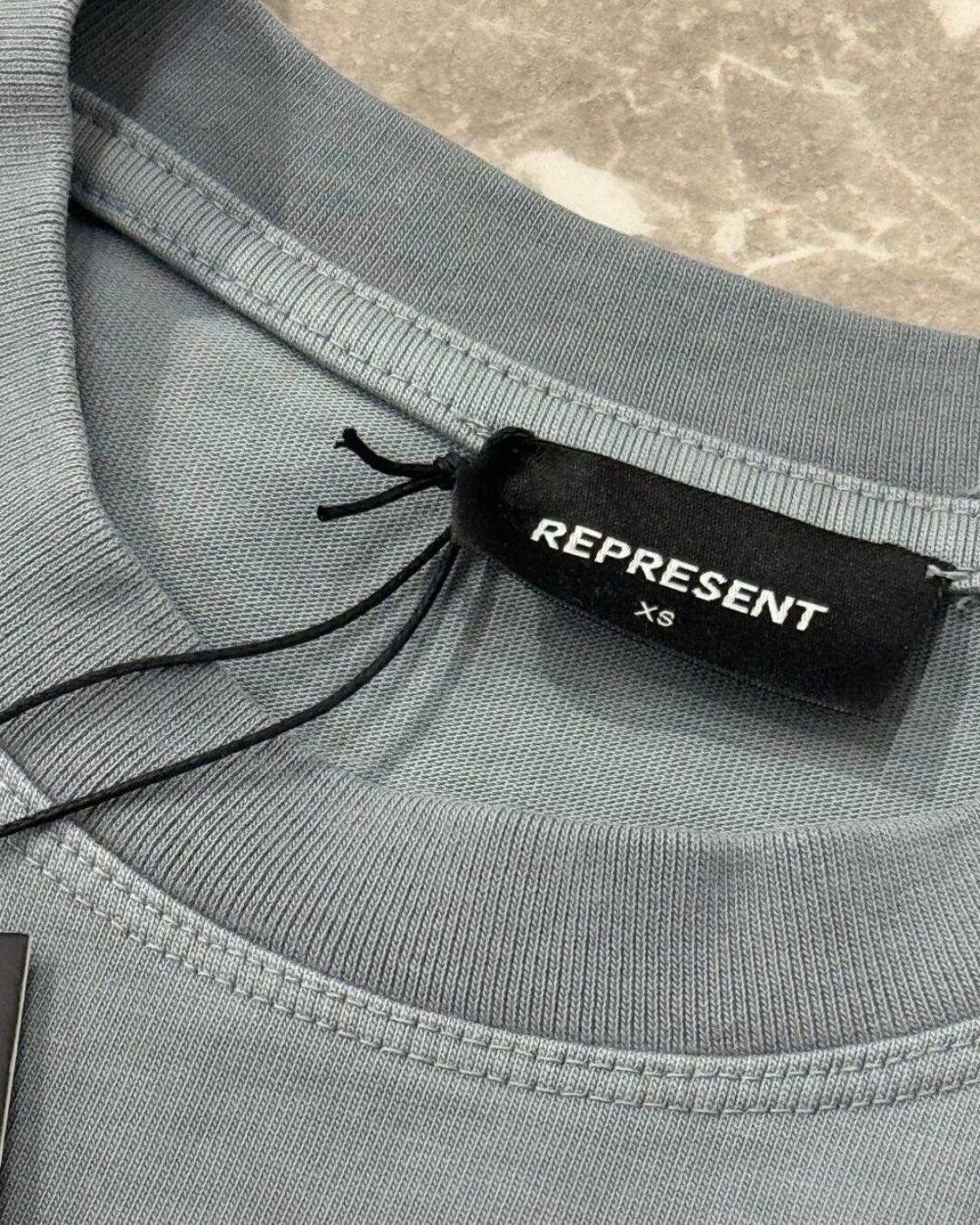 Футболка Represent
