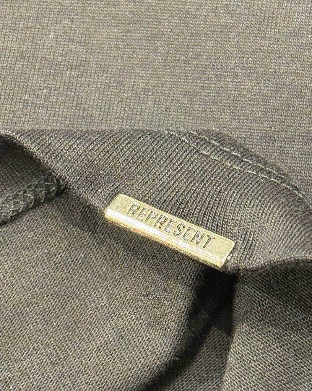 Футболка Represent