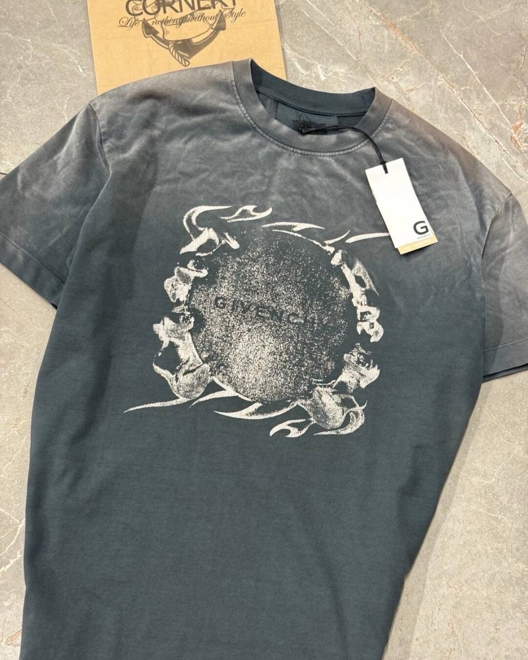 Футболка Givenchy