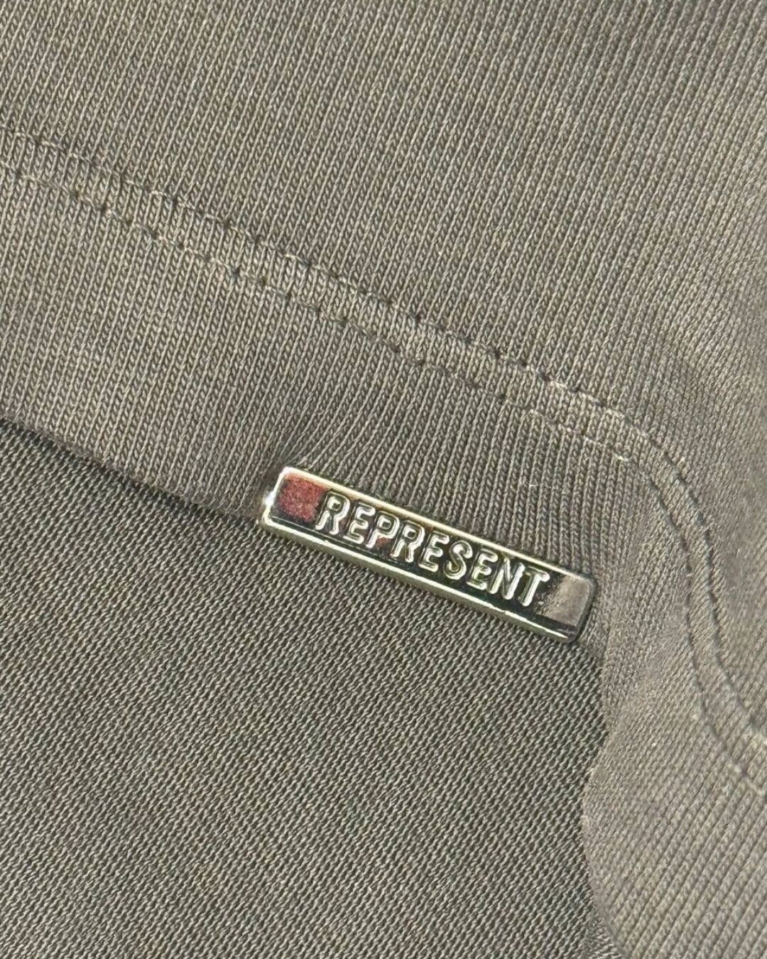 Футболка Represent