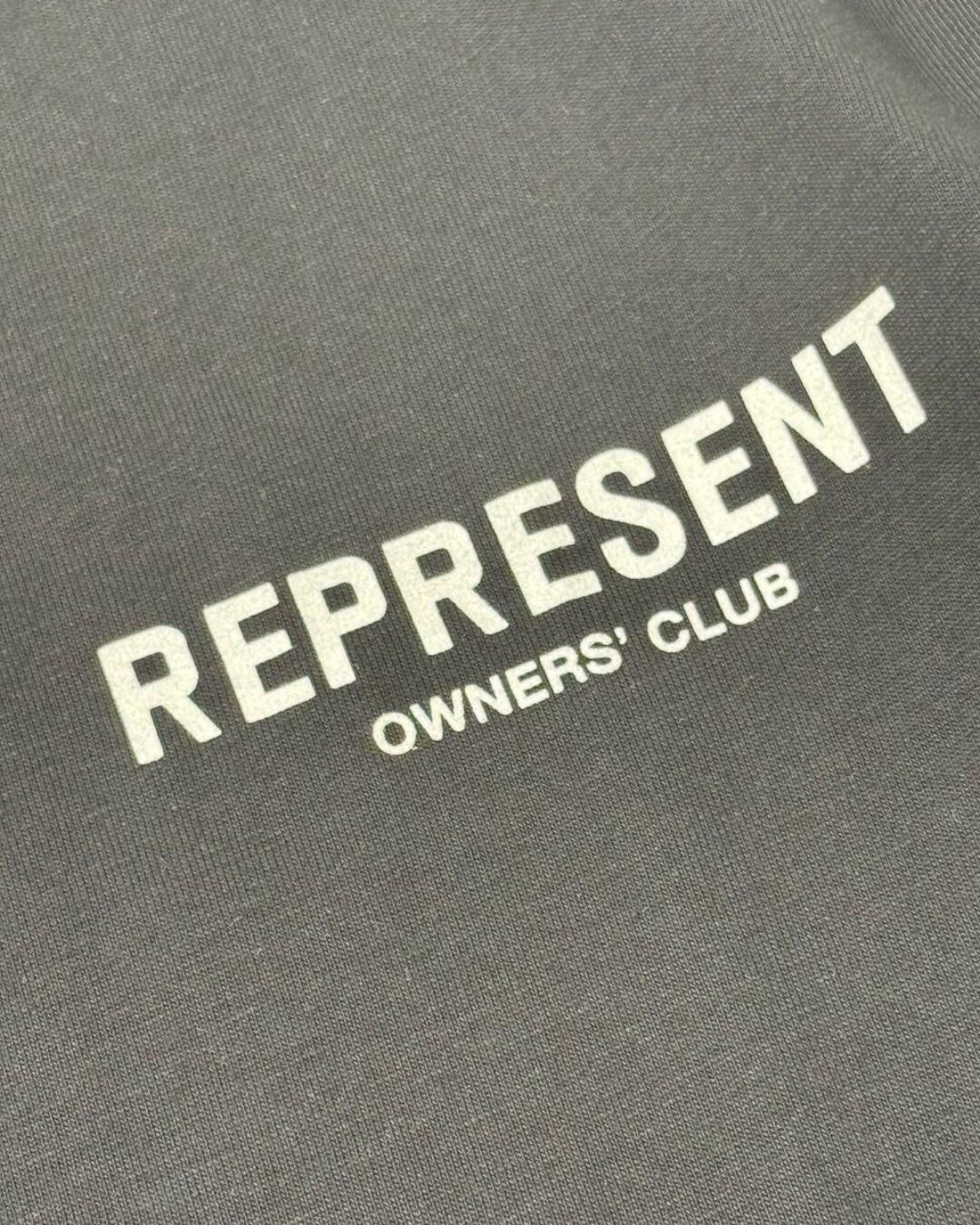 Футболка Represent