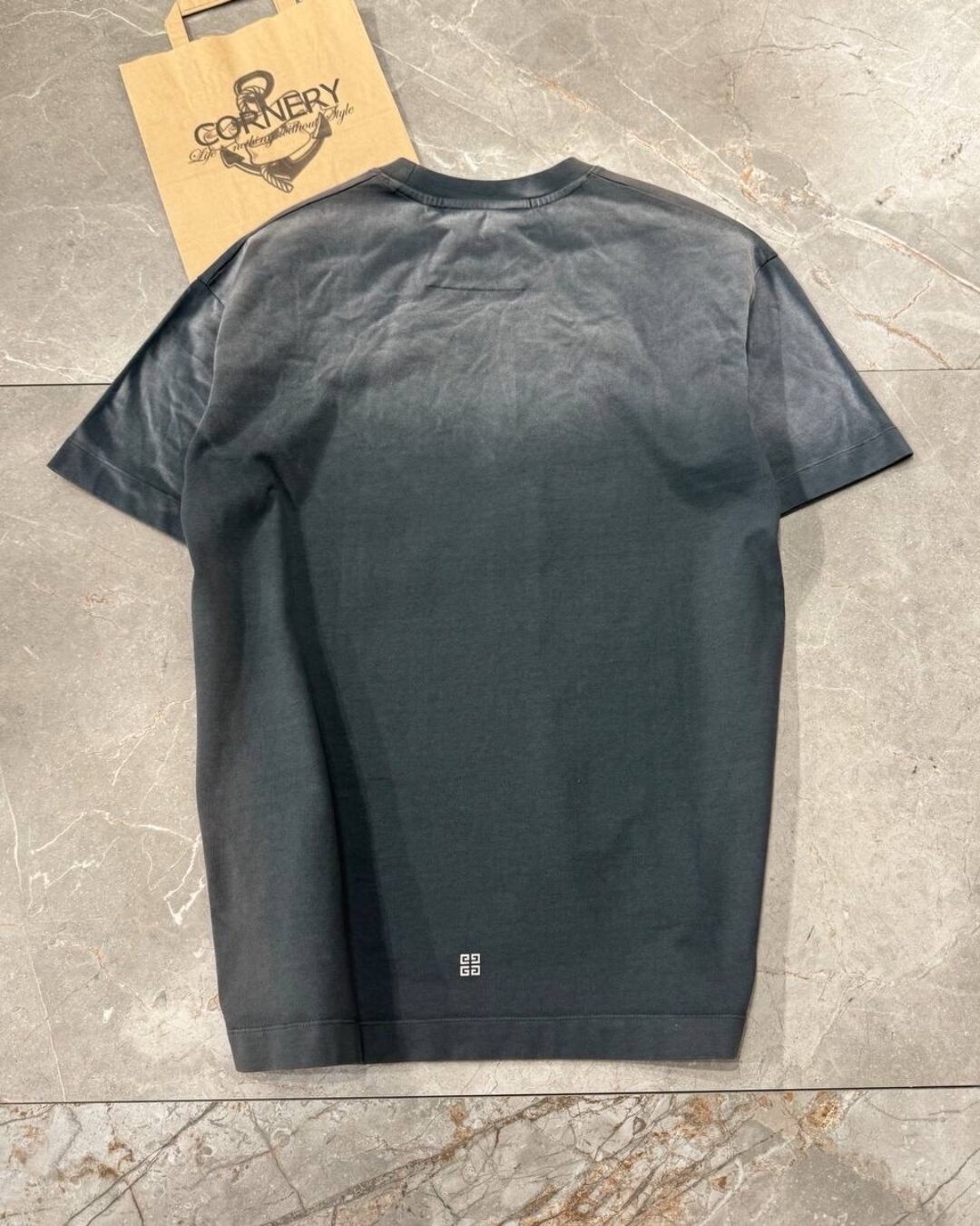 Футболка Givenchy