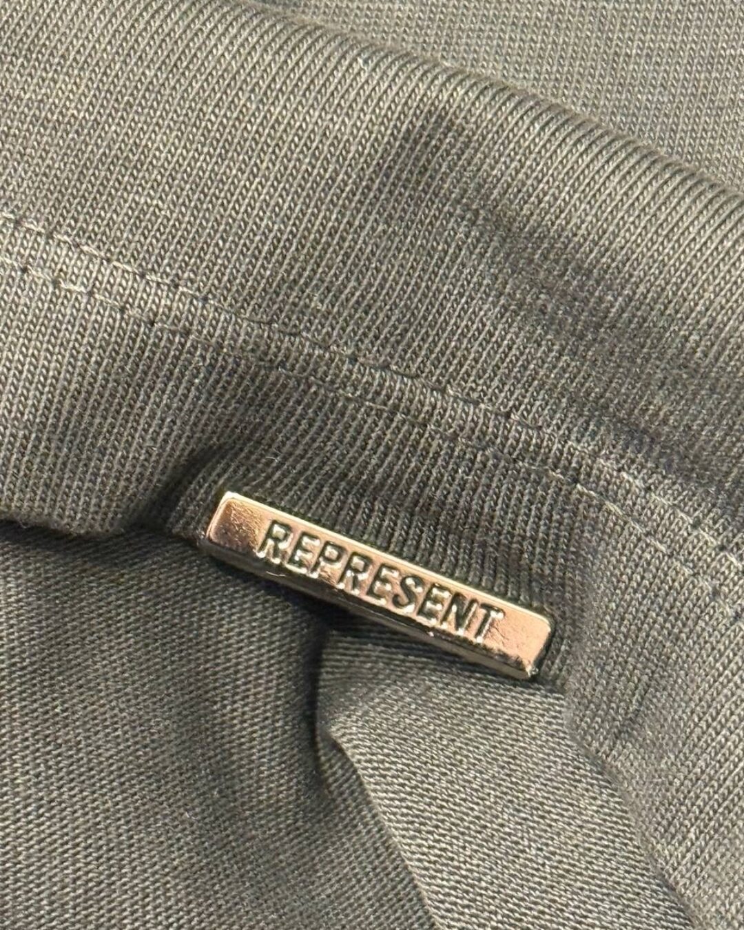 Футболка Represent