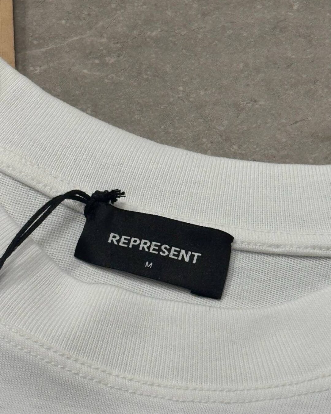 Футболка Represent