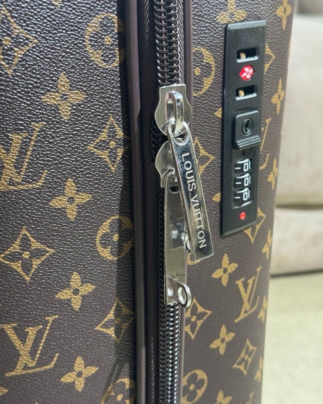 Чемодан Louis Vuitton