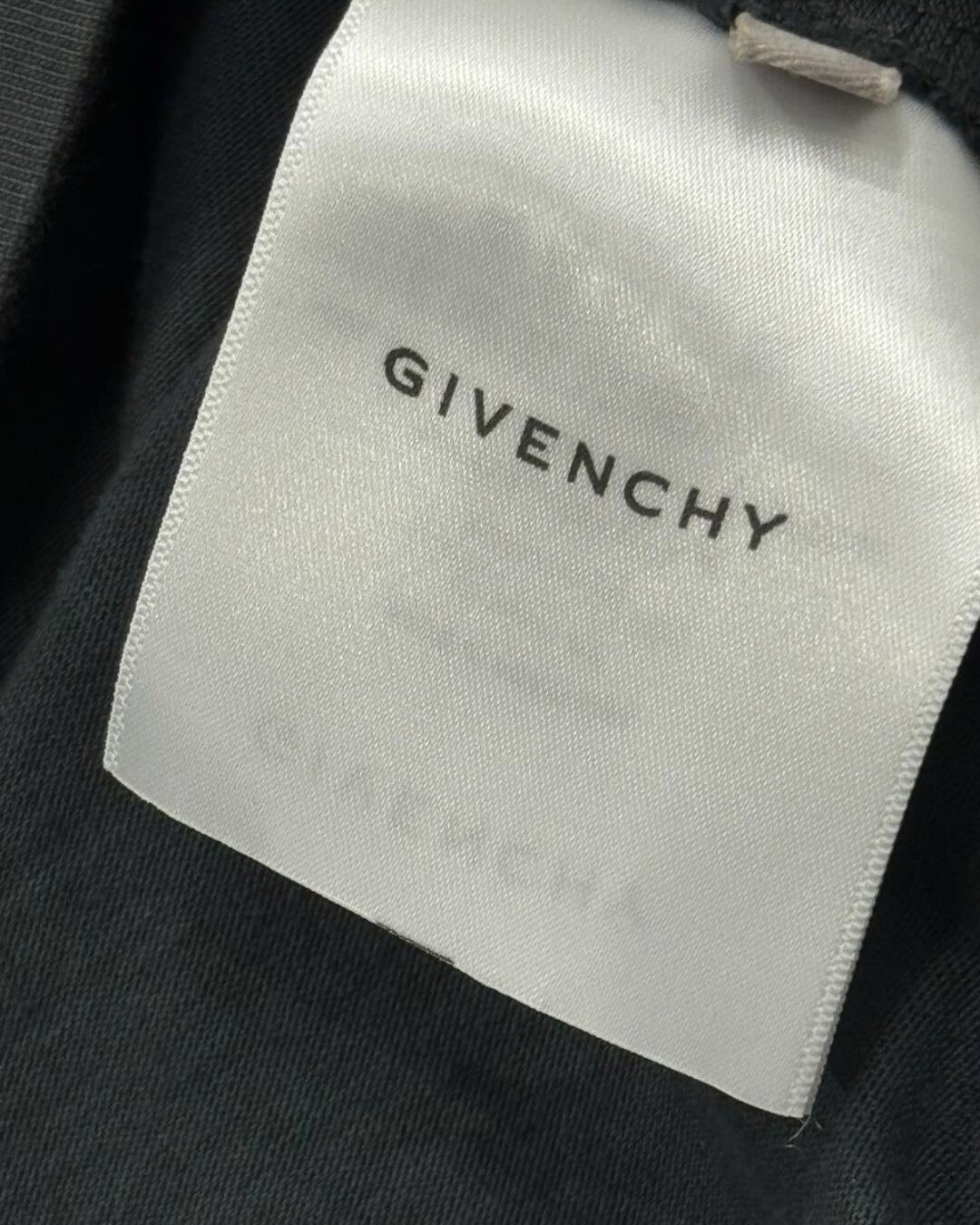 Футболка Givenchy