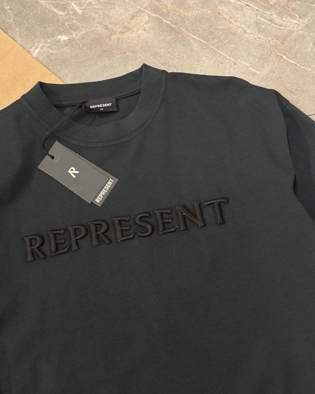 Футболка Represent