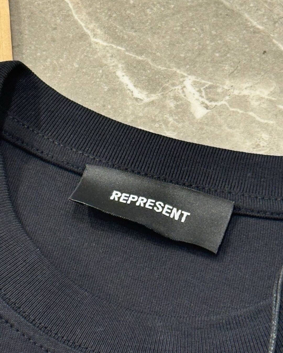 Футболка Represent