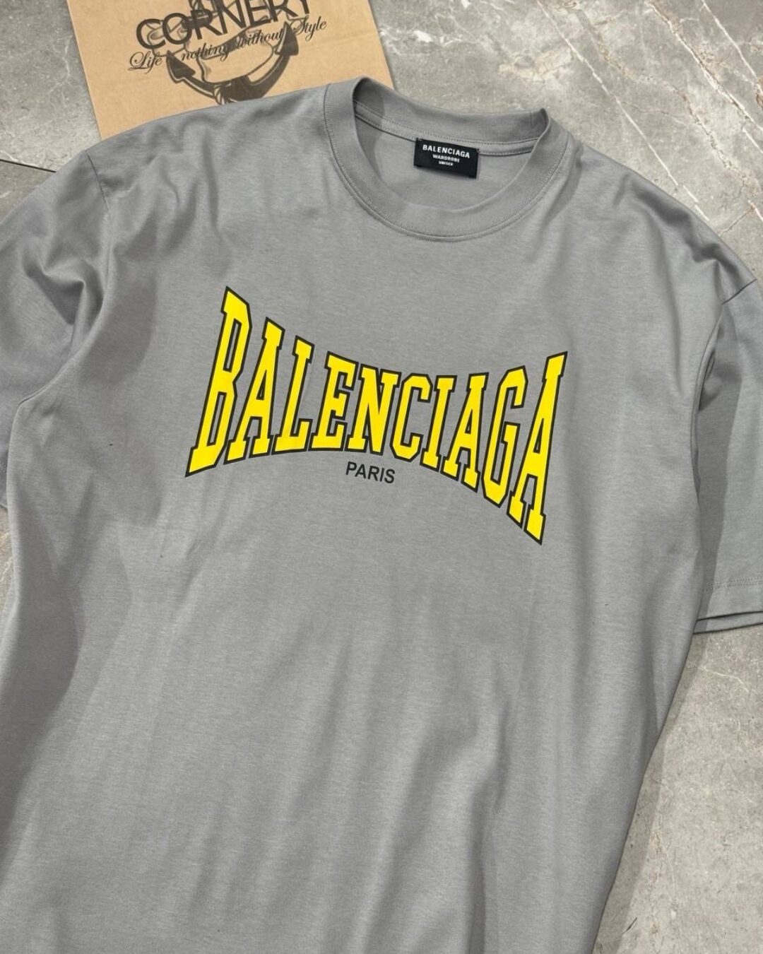 Футболка Balenciaga