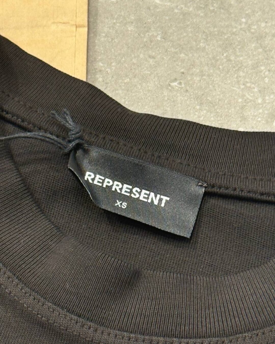 Футболка Represent