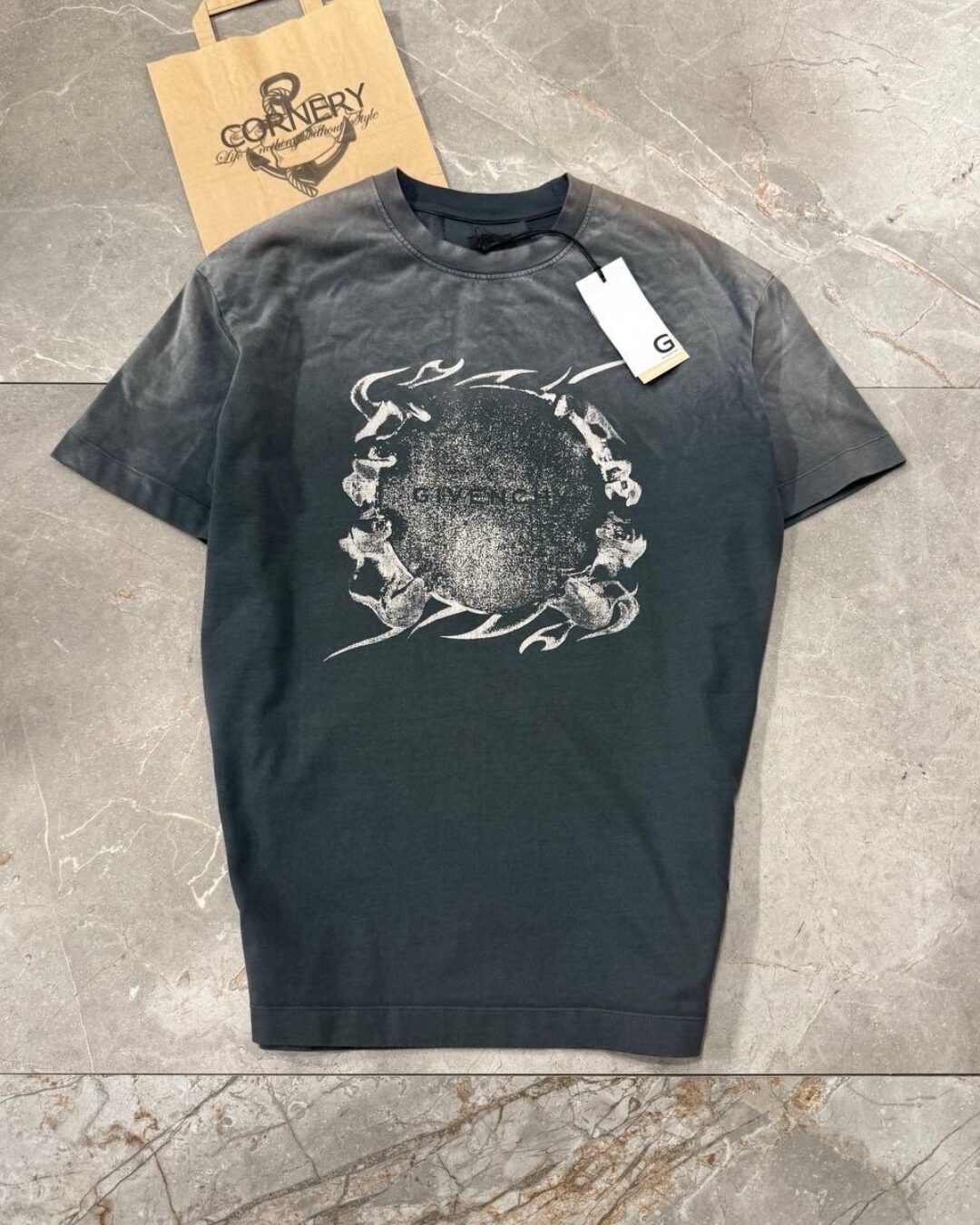 Футболка Givenchy