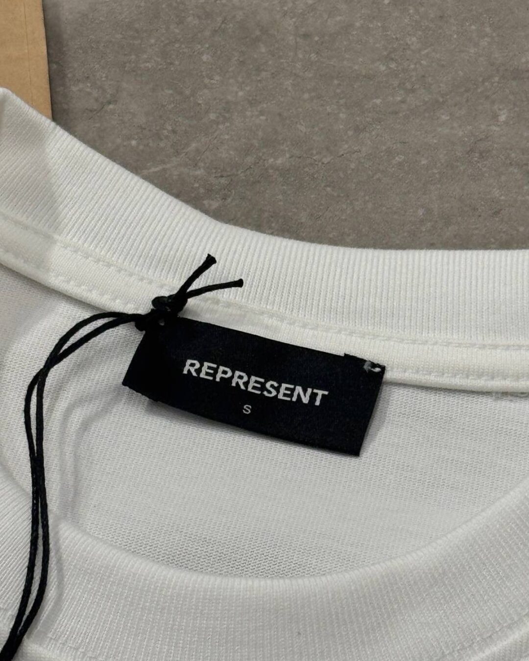 Футболка Represent