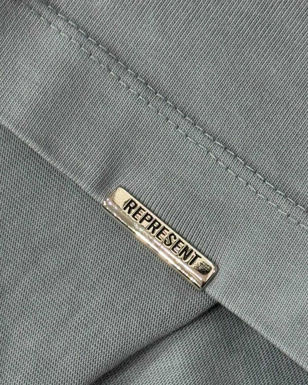 Футболка Represent