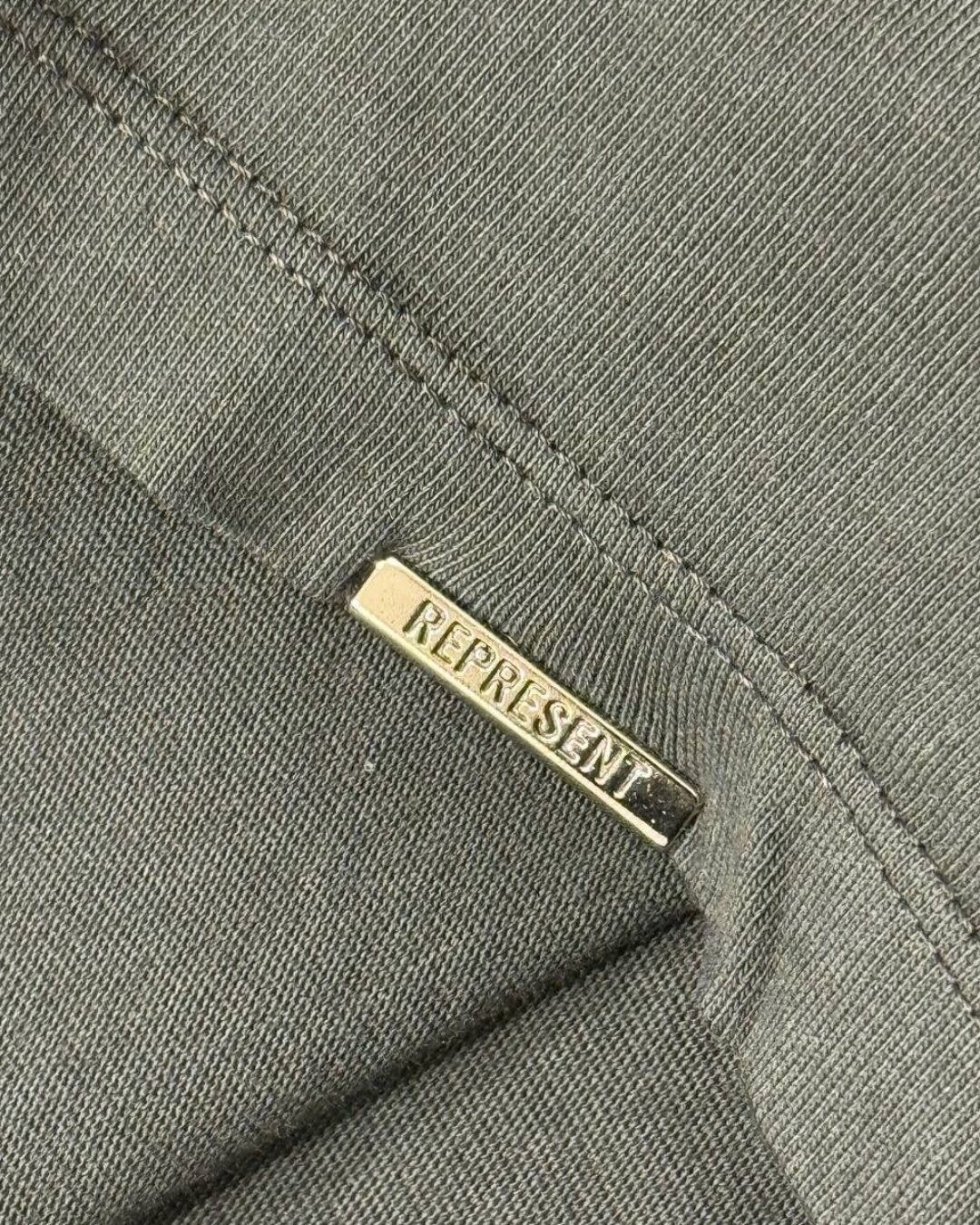 Футболка Represent