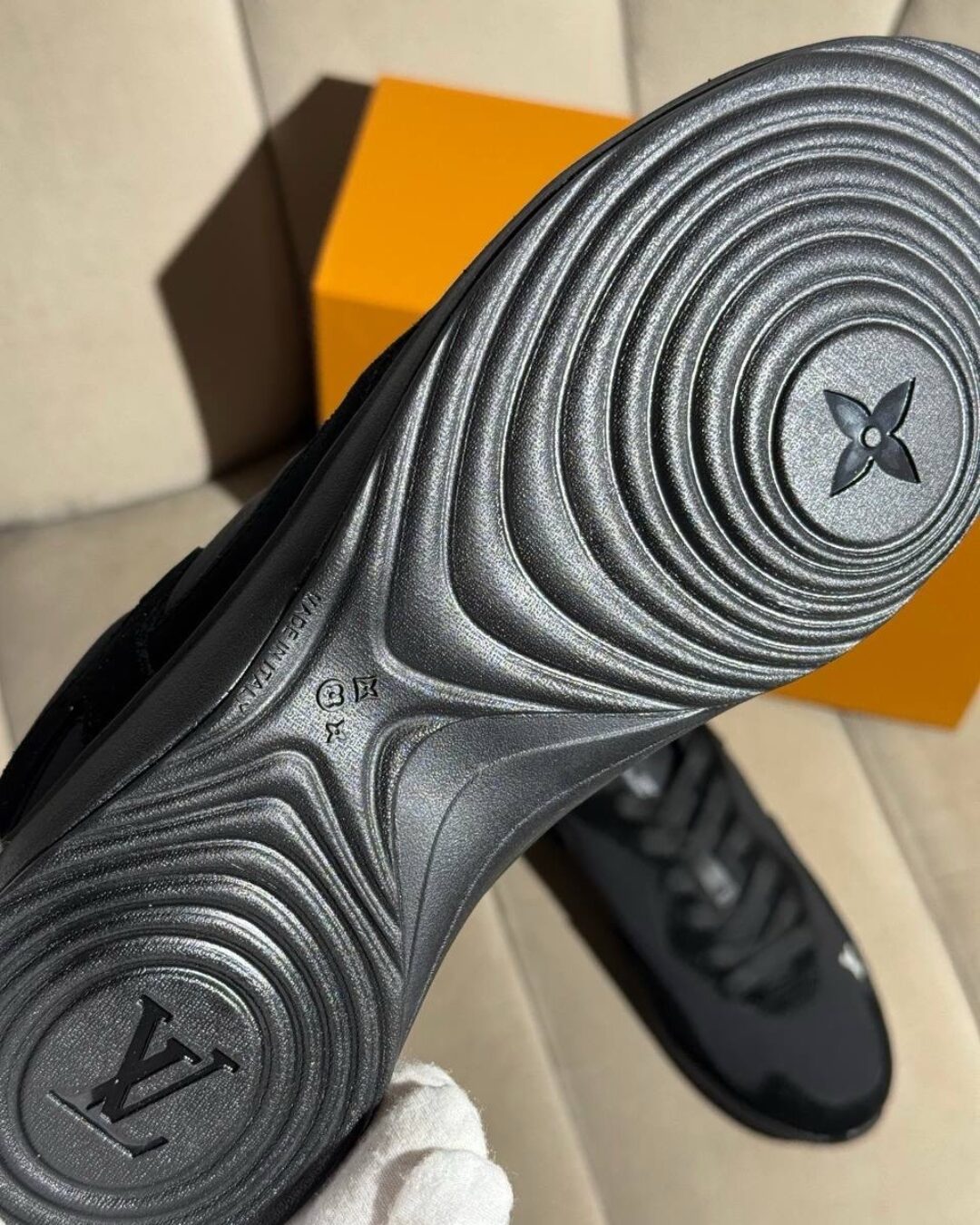 Кроссовки Louis Vuitton LV Drop 300 Sneaker