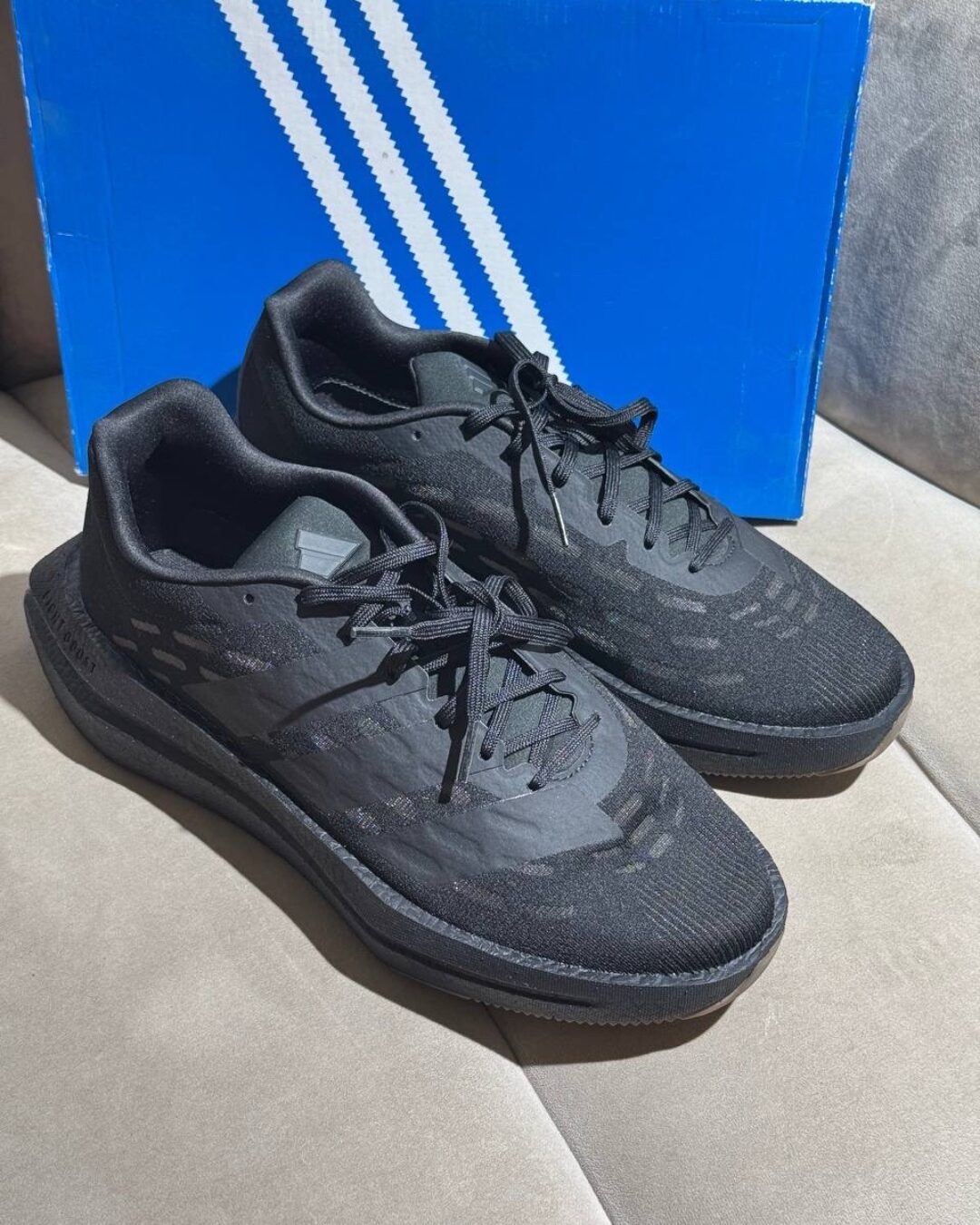 Кроссовки adidas Sneakers Flowboost JR5503