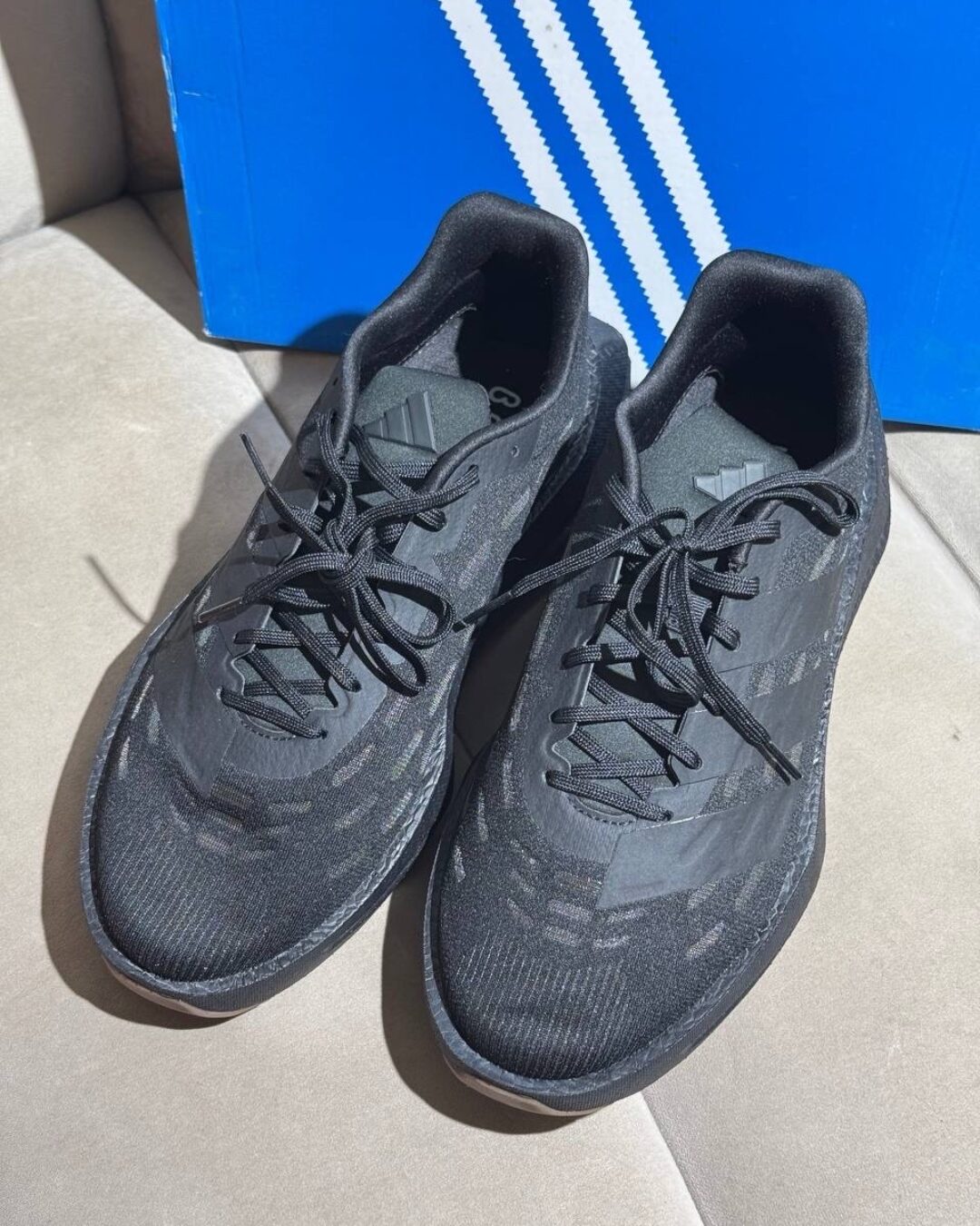 Кроссовки adidas Sneakers Flowboost JR5503