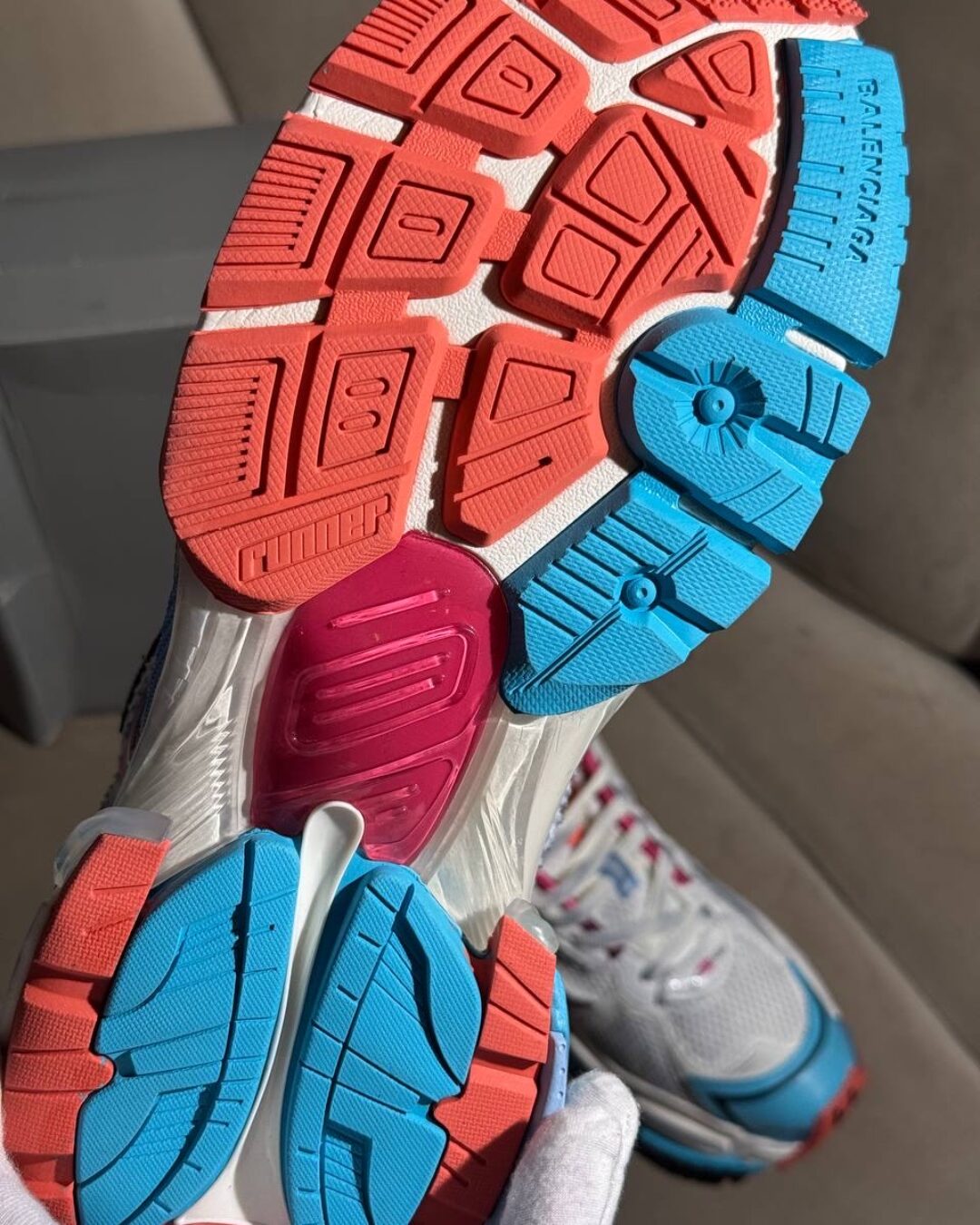 Кроссовки Balenciaga Runner — фото 9
